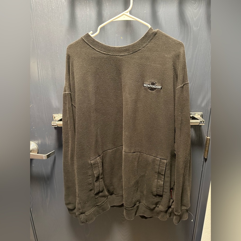 Black Independent crew neck with pockets